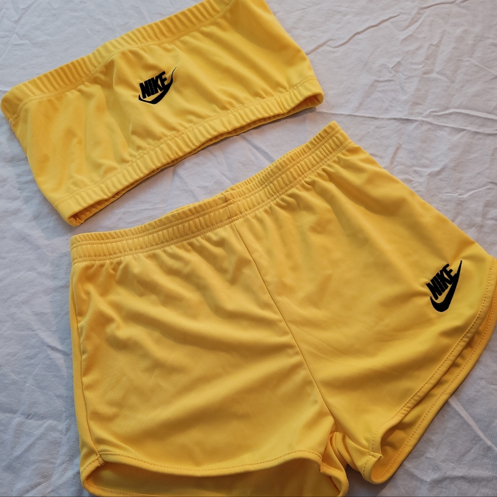 New Nike yellow shorts set size medium